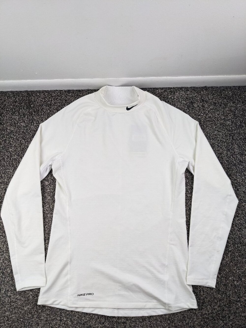 NWT Nike Pro Warm Mock Neck Long Sleeve Top White Mens Medium CU4970-100 *Flaw